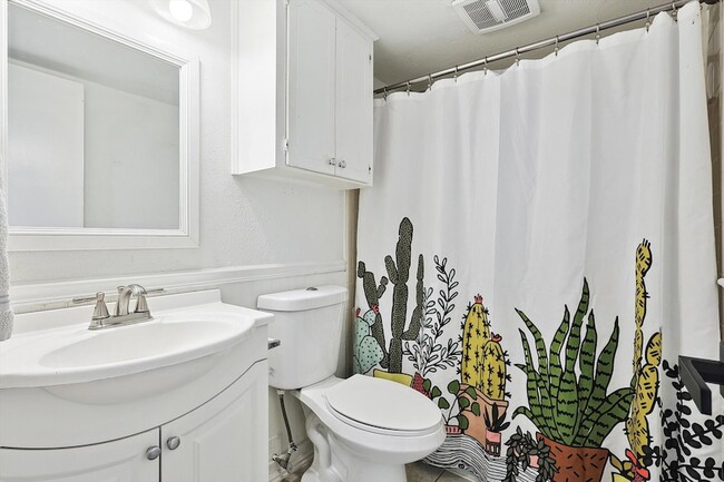 Building Photo - 2525 Freedom Ln