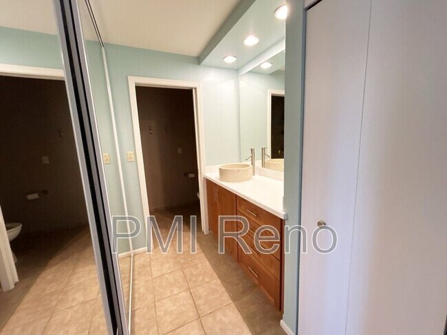 Building Photo - 1555 Foster Dr