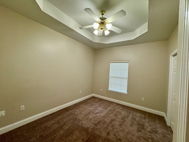 Building Photo - 217 Sweetwater Run