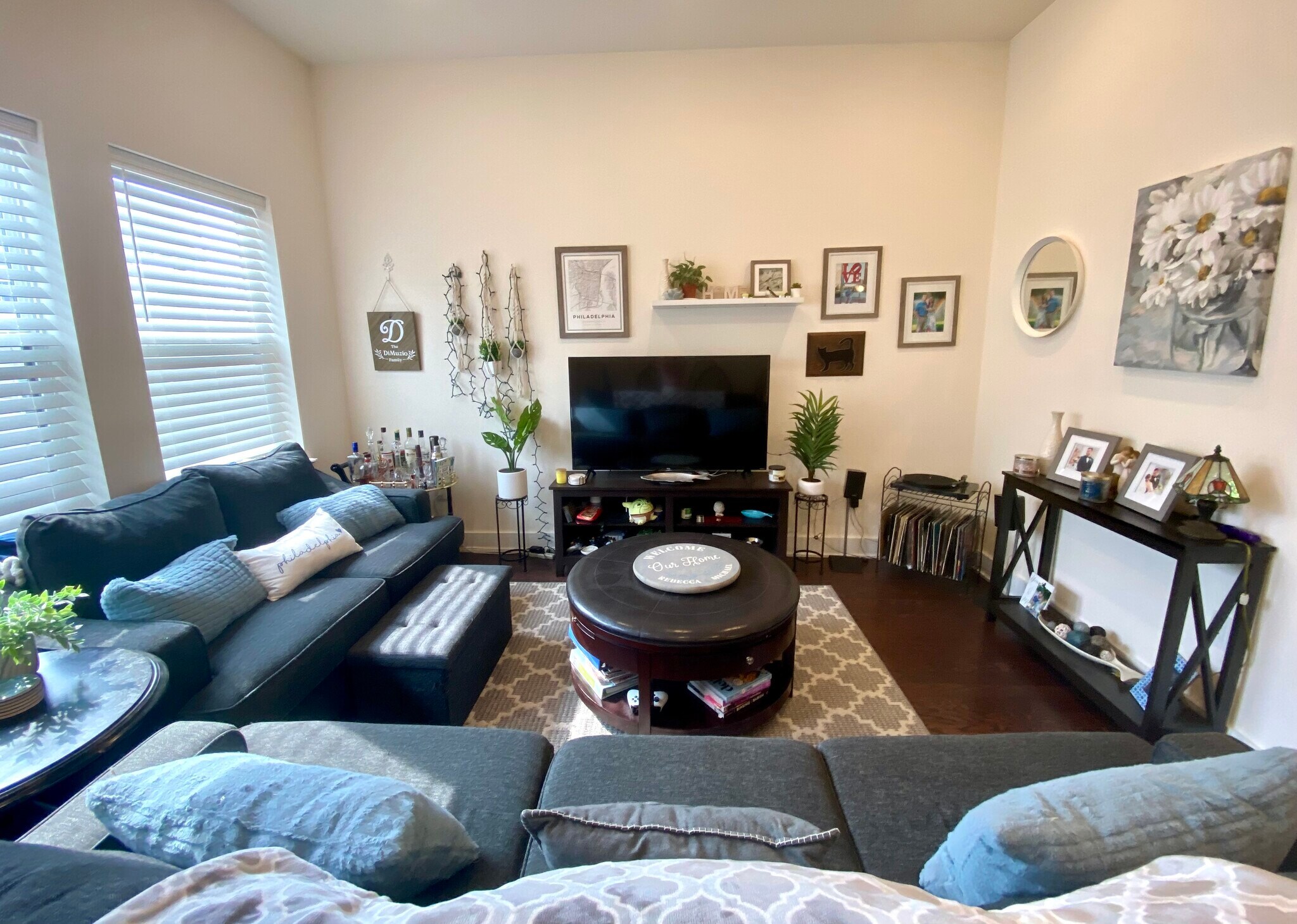 Living Room - 961 Shackamaxon St