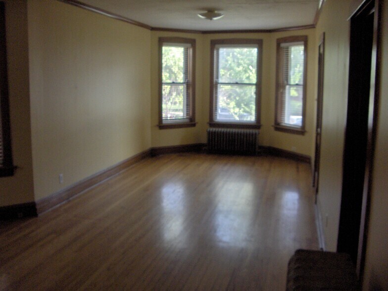 Building Photo - 5226 W Hutchinson St