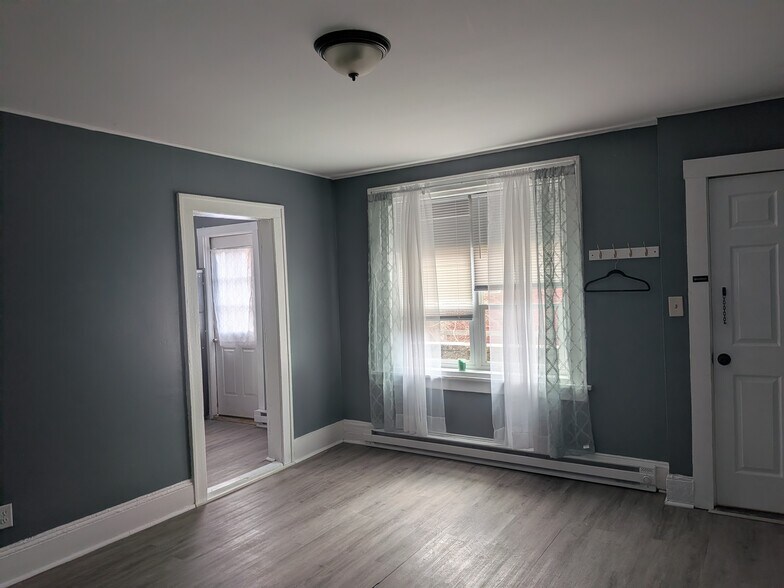 Building Photo - 66 Broad St