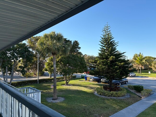 Building Photo - 39 Waltham B