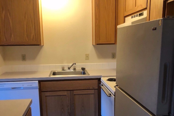 Kitchen - 49 SE 60th Ave
