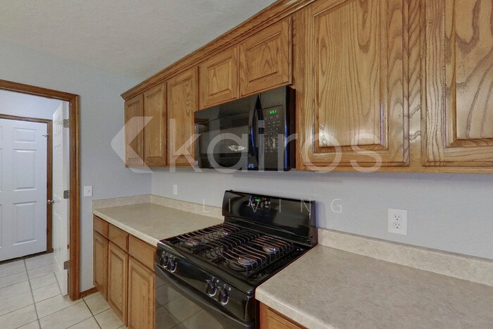 Building Photo - 521 SW 163rd St