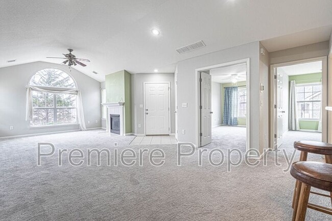 Building Photo - 6102 NE Kensington Dr