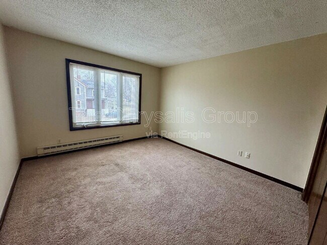 Building Photo - 445 Elm Pl