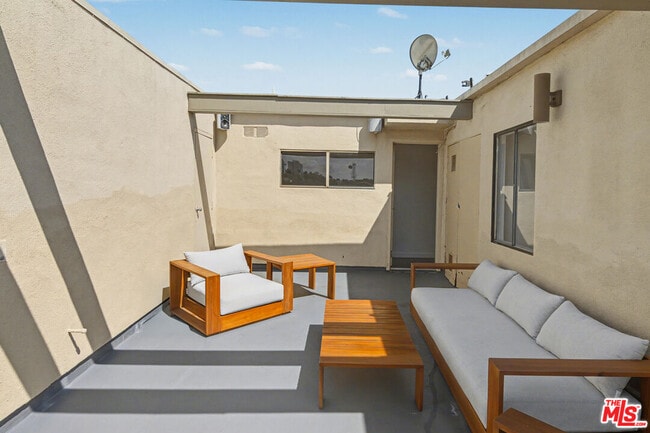 Building Photo - 720 Huntley Dr