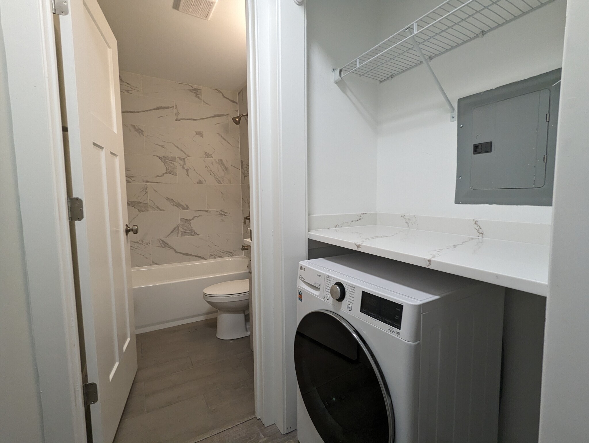 Building Photo - 454 W Barry Ave