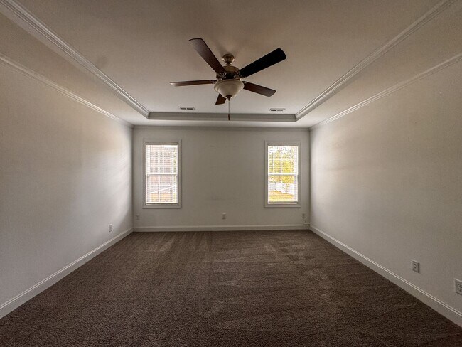 Building Photo - Gorgeous 4 Bed 3.5 Bath Executive Home with Community Amenities