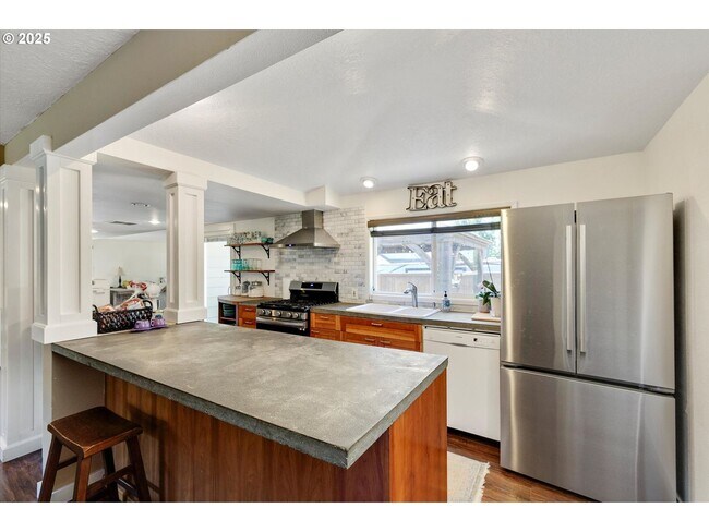 Building Photo - Bull Mountain Gem – Single-Level 3BR with 2 Living Areas, Large Yard & Pergola Patio