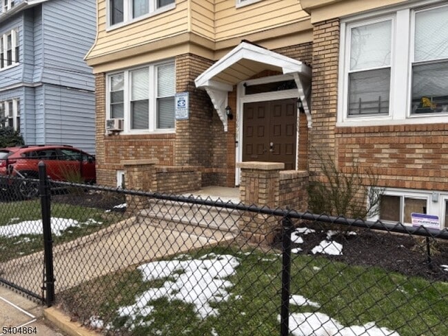 Building Photo - 196 West End Ave