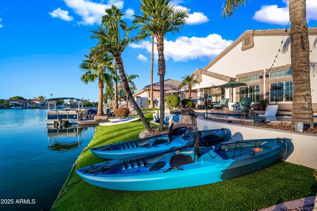 Building Photo - 1817 E Willow Tree Ct