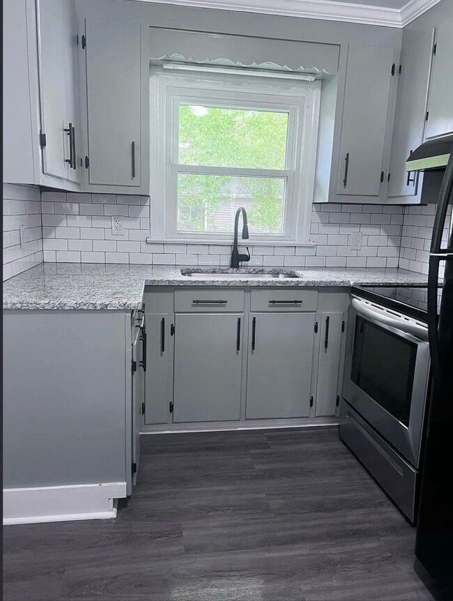 Building Photo - 501 S Dennis St