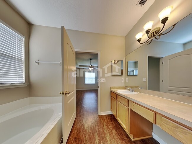 Building Photo - 3634 Meadowgreen Ln