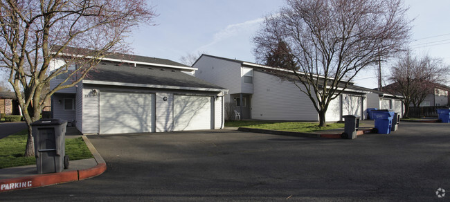 Building Photo - Hampton Downs Condo