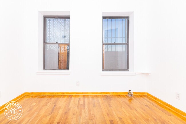 Building Photo - 399 Suydam St