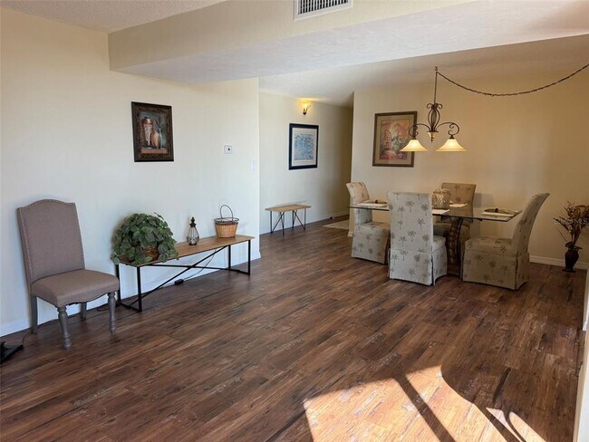 Building Photo - 25188 Marion Ave