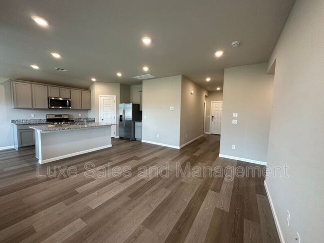 Building Photo - 10516 SW 41st Pl