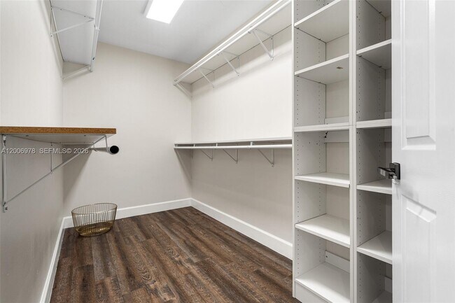 Building Photo - 9161 Vineyard Lake Dr