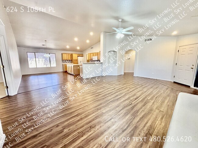 Building Photo - 624 S 108th Pl