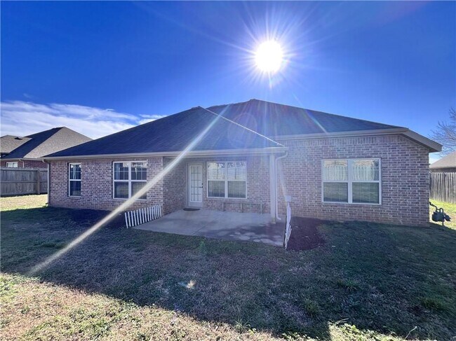 Building Photo - 4300 SW Limestone Ave