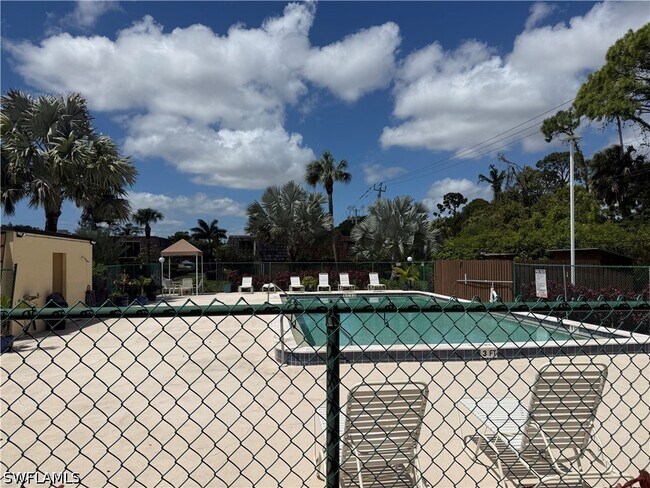 Building Photo - 1531 Park Meadows Dr