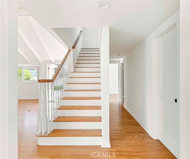 Building Photo - 2562 Vista Dr
