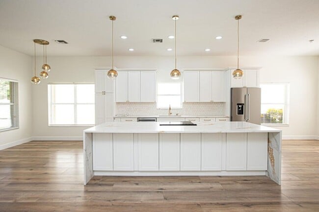 Building Photo - 10881 La Salinas Cir