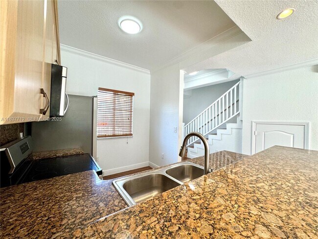 Building Photo - 11667 NE 18th Dr