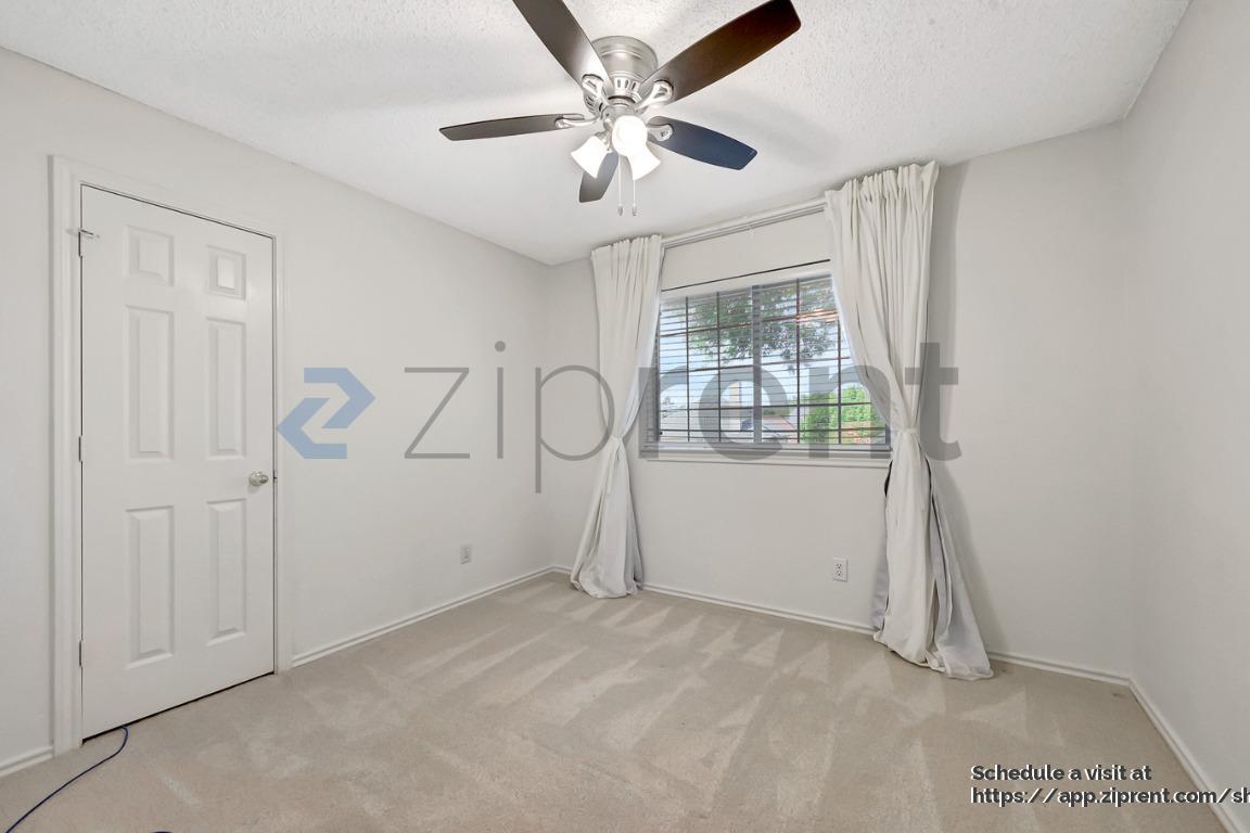 Building Photo - 2111 Daniel Way