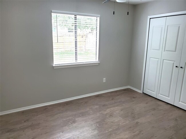 Building Photo - 1903 Golden Pheasant Dr