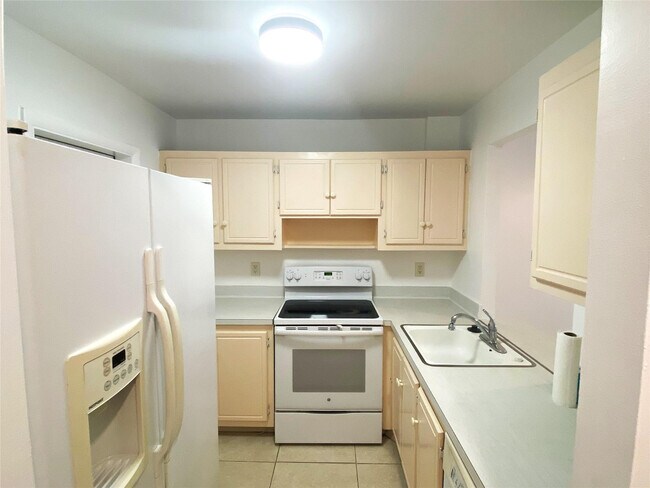 Building Photo - 500 SE 2nd Ave