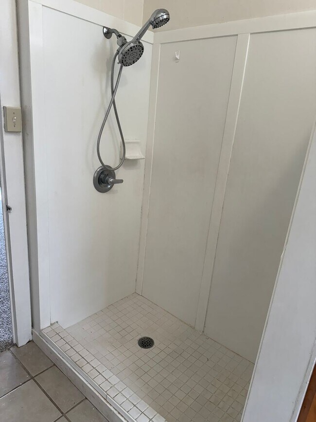 Building Photo - Prime location in the heart of Makiki 2 Be...