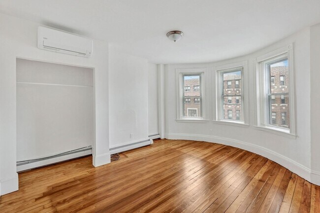 Building Photo - 864 Huntington Ave