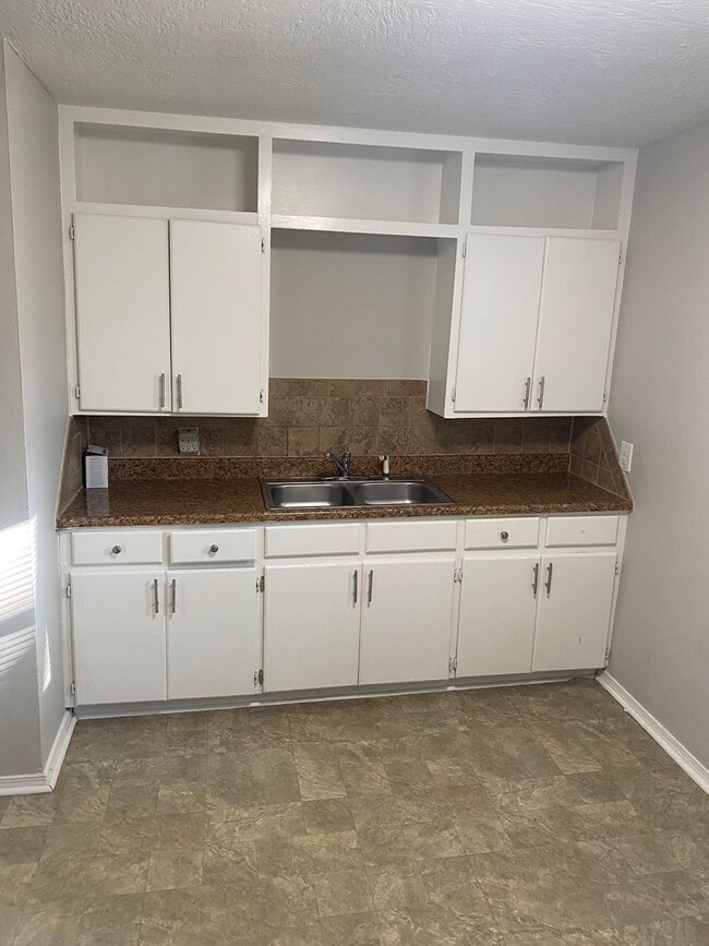 Building Photo - 3-Bedroom Home in a Quiet Neighborhood!