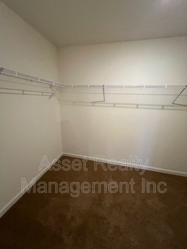 Building Photo - 305 Aspen Dr