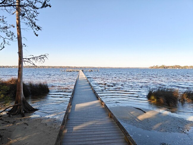 Building Photo - Florida Living at Its Best – 3BR Home with Hot Tub & Resort Amenities