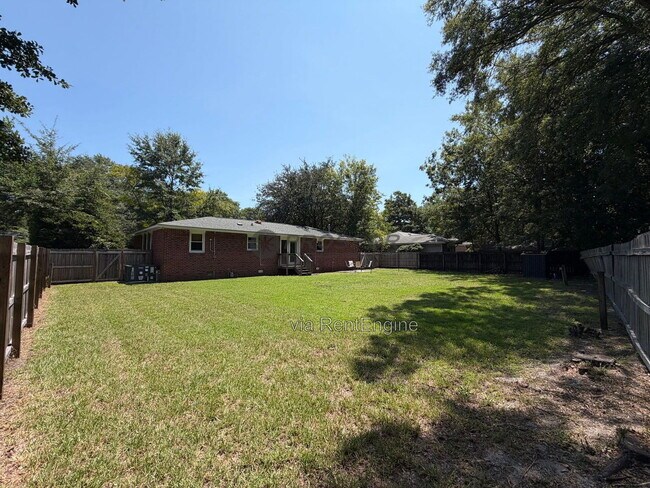 Building Photo - 1439 Village Rd