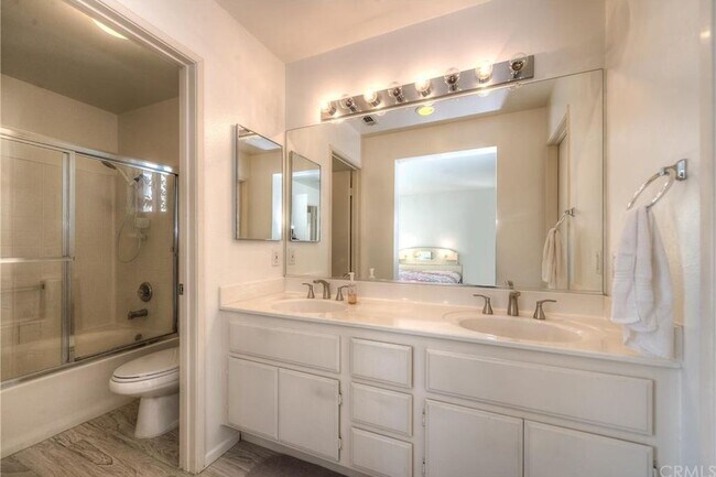 Building Photo - 14931 Cherry Grove Ct