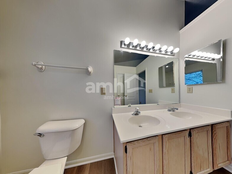 Building Photo - 1813 Willow Brook Ct
