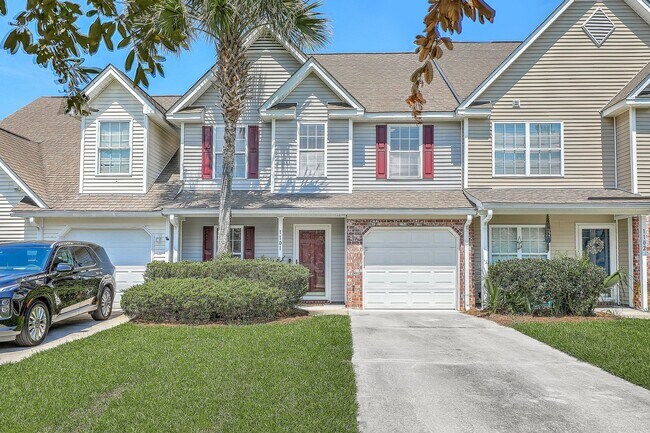 Building Photo - Charming 3-Bedroom Townhome in Summer Wood...