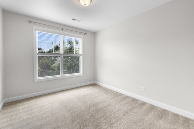 Building Photo - 1416 Sabino Dr