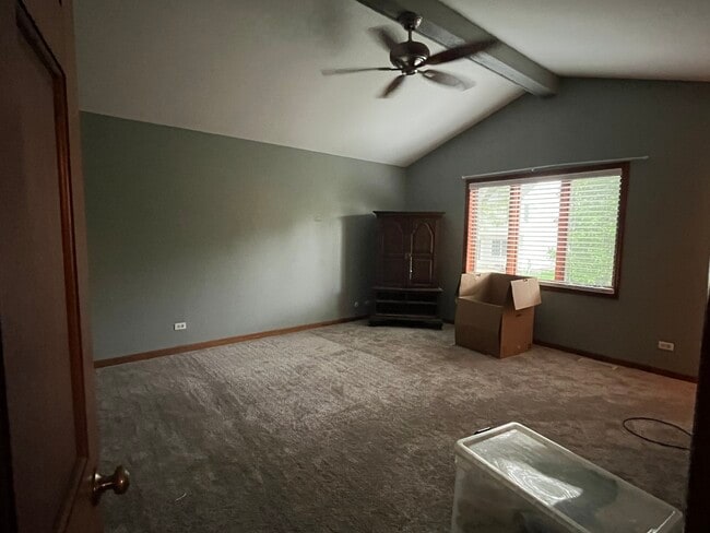 Building Photo - 556 Beaconsfield Ave