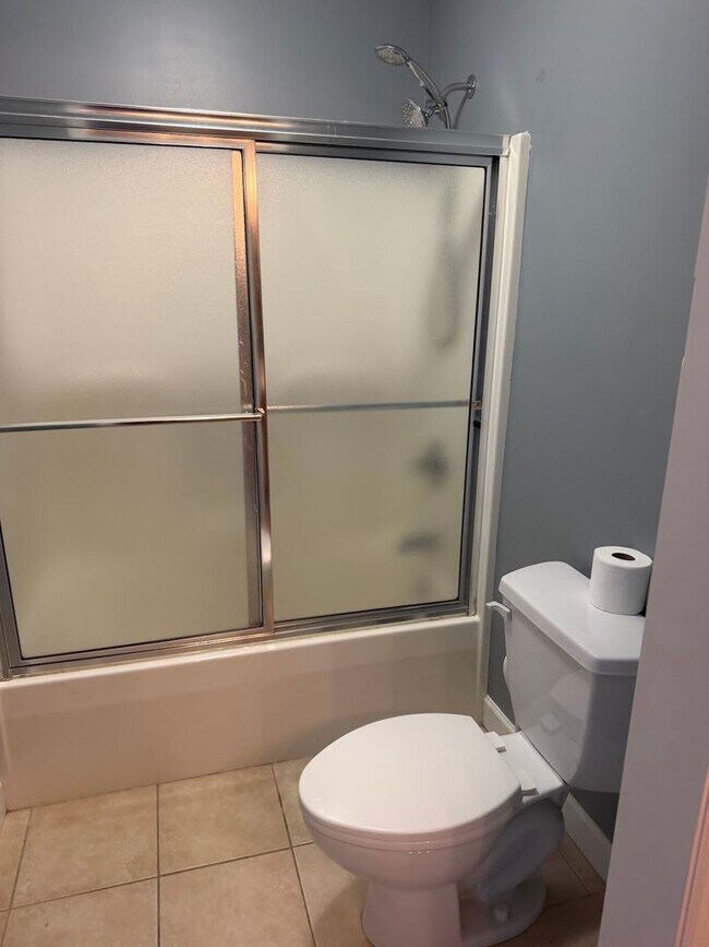 Building Photo - Beautiful 5 Bedroom, 3.5 Bathroom Home for Rent
