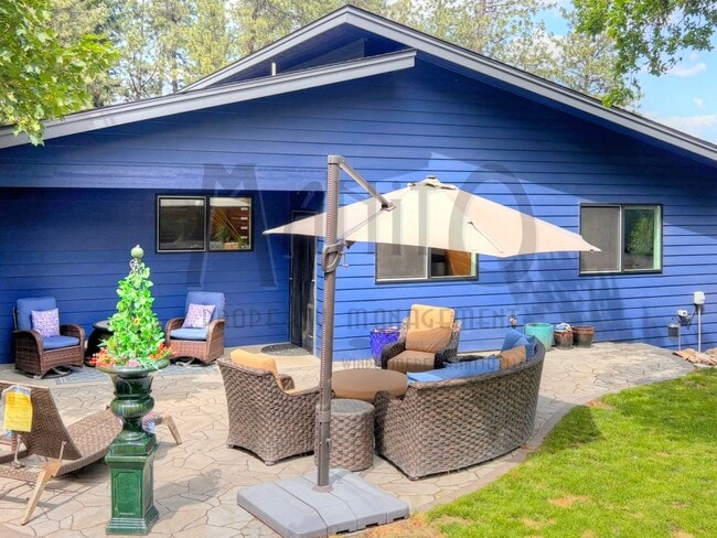Building Photo - Beautiful South Hill Rancher