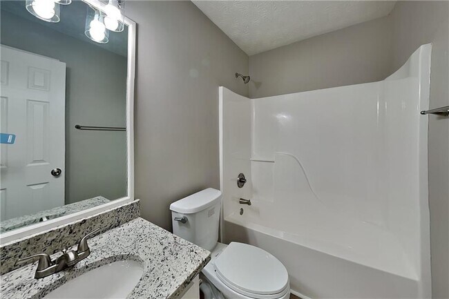 Building Photo - 638 Castlebrooke Way SE