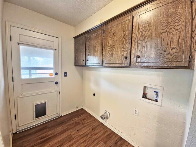 Building Photo - 13917 N Everest Ave
