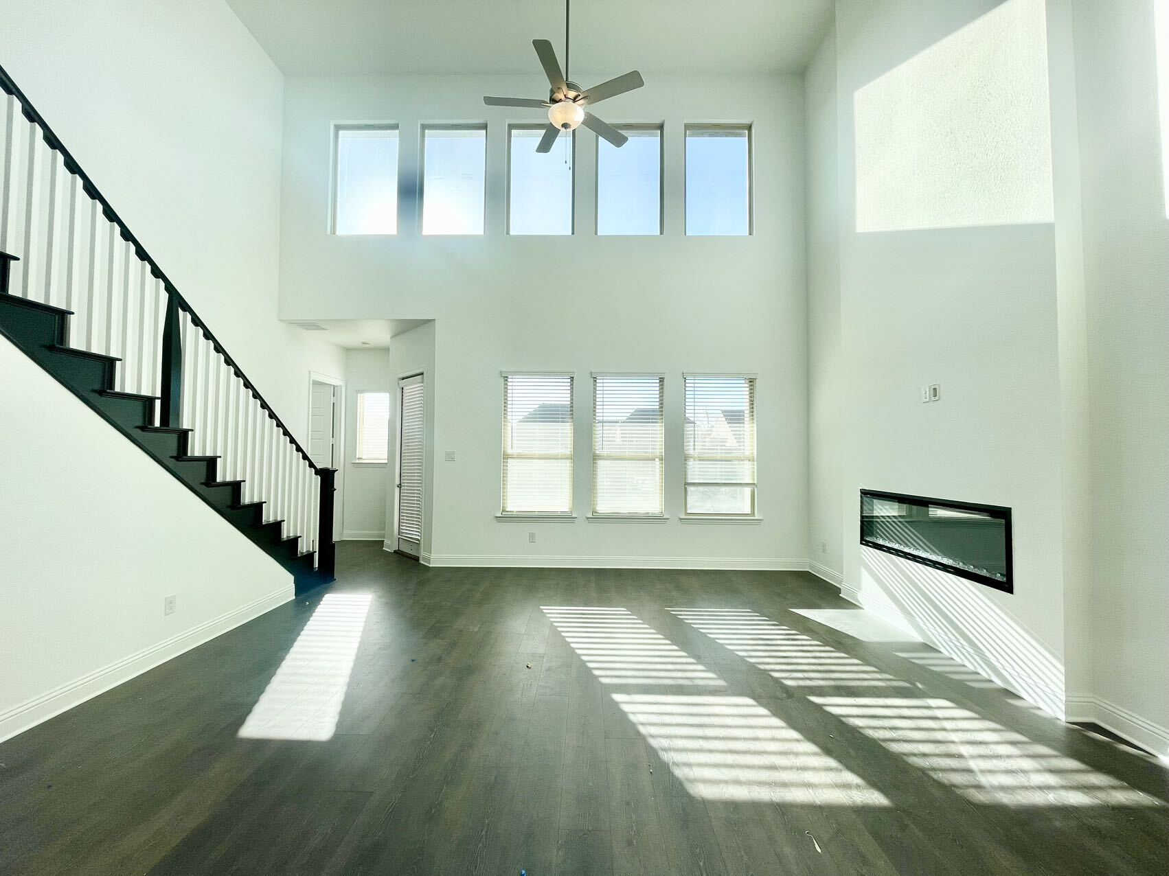 Building Photo - 16643 Chadwell Dr