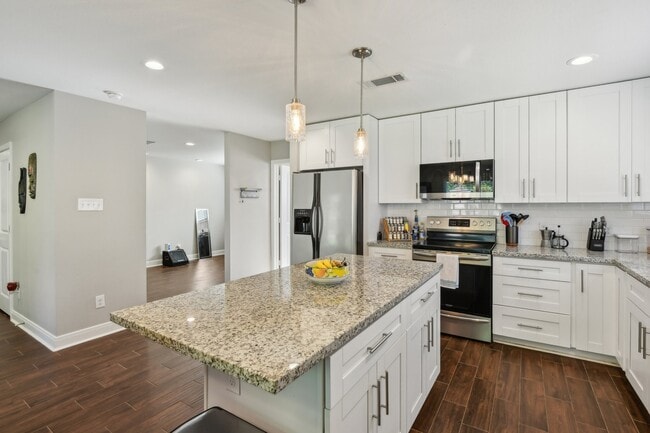 Building Photo - 1006 Glacier Hill Dr